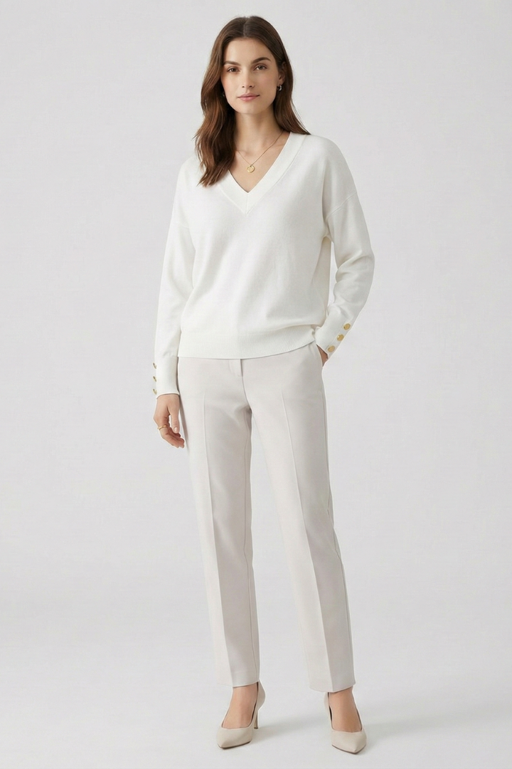 Women's relaxed v-neck knit – detail view