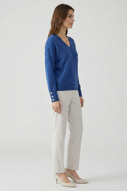 Women's v-neck sweater – buttoned cuff detail