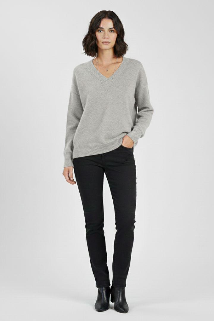 Women's v-neck pullover – casual styling