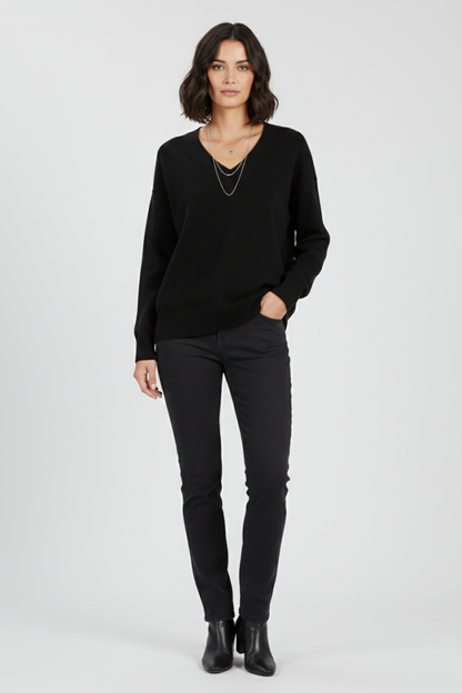 V-neck pullover – long sleeve detail