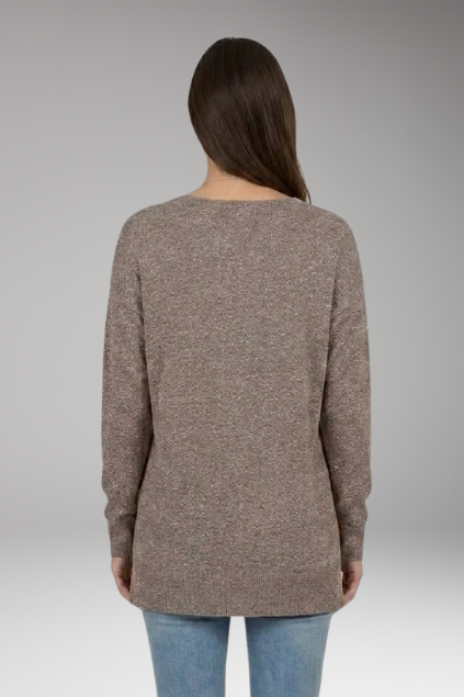 Textured v-neck sweater – neckline detail