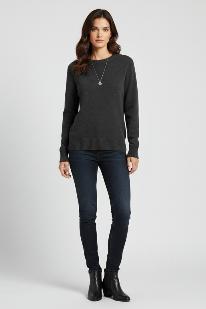 Round neck pullover – ribbed hem detail