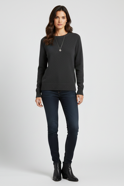 Round neck pullover – ribbed hem detail