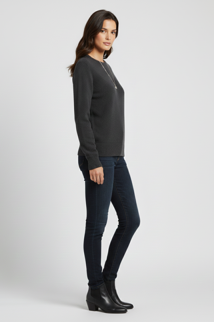 Women's knitted round neck – side view