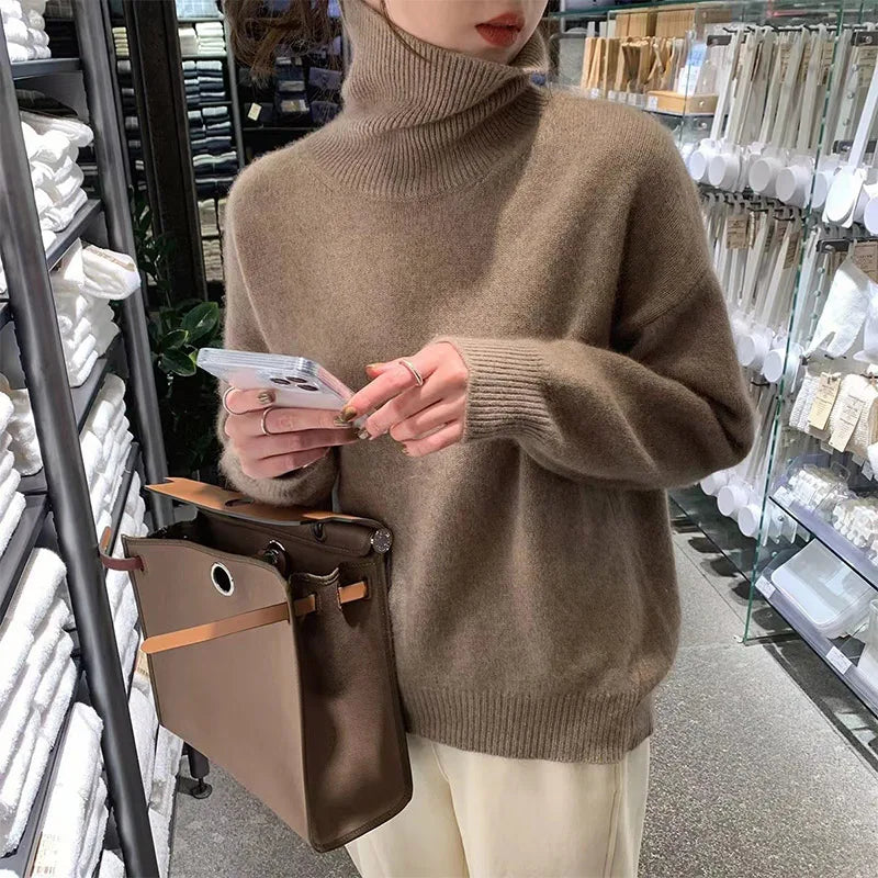 Women's fitted turtleneck – side view
