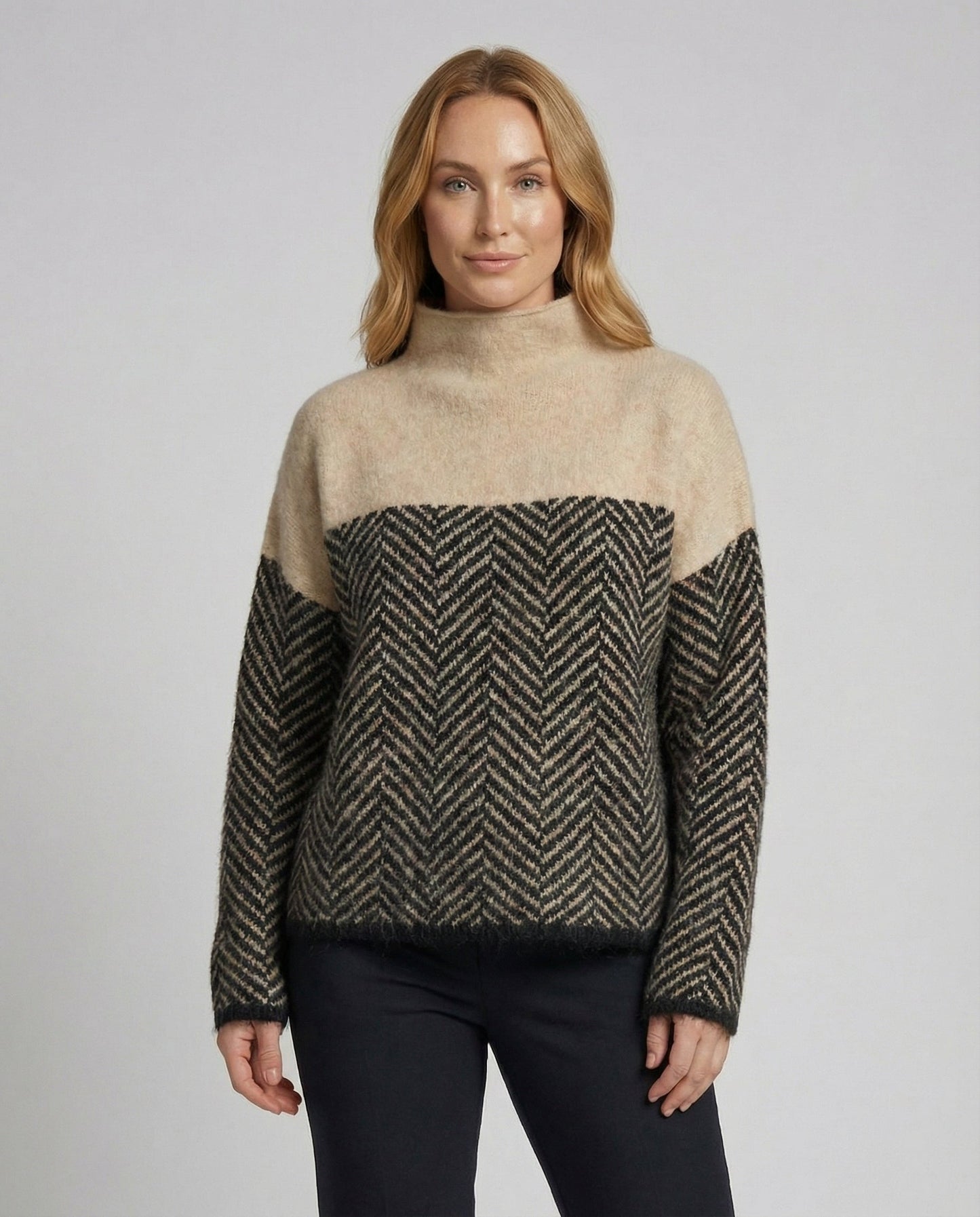 Mock neck pullover – neckline detail