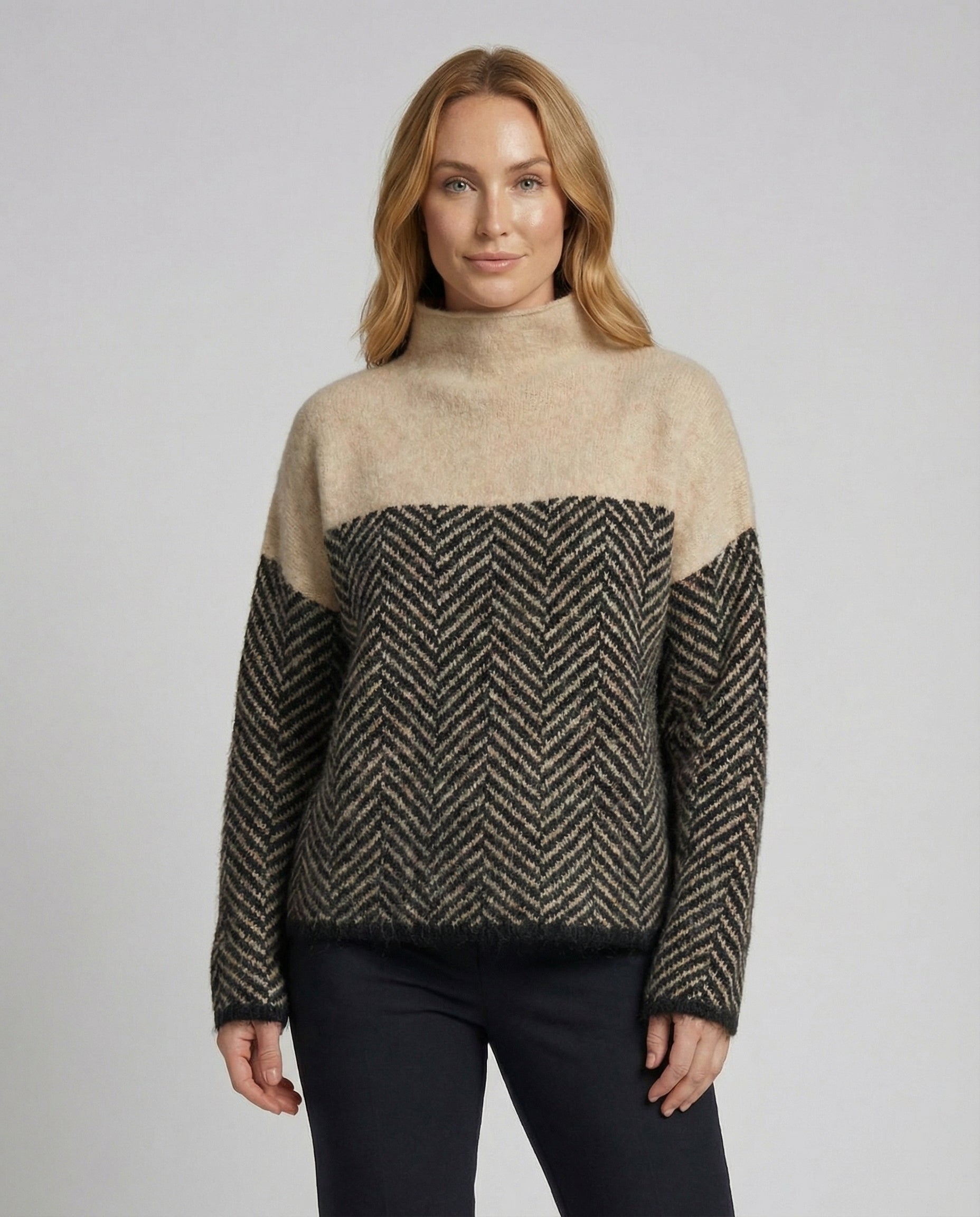 Mock neck pullover – neckline detail