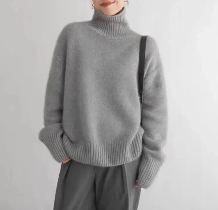 Women's cashmere turtleneck sweater – ribbed cuff front view