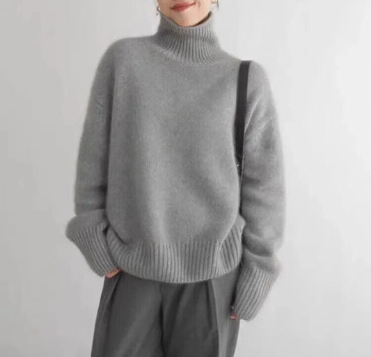Women's cashmere turtleneck sweater – ribbed cuff front view